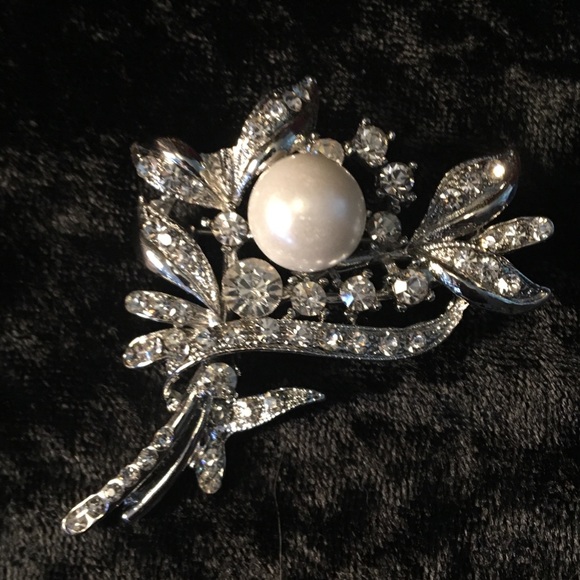 Vintage Rhinestone and Faux Pearl Brooch - Picture 1 of 3